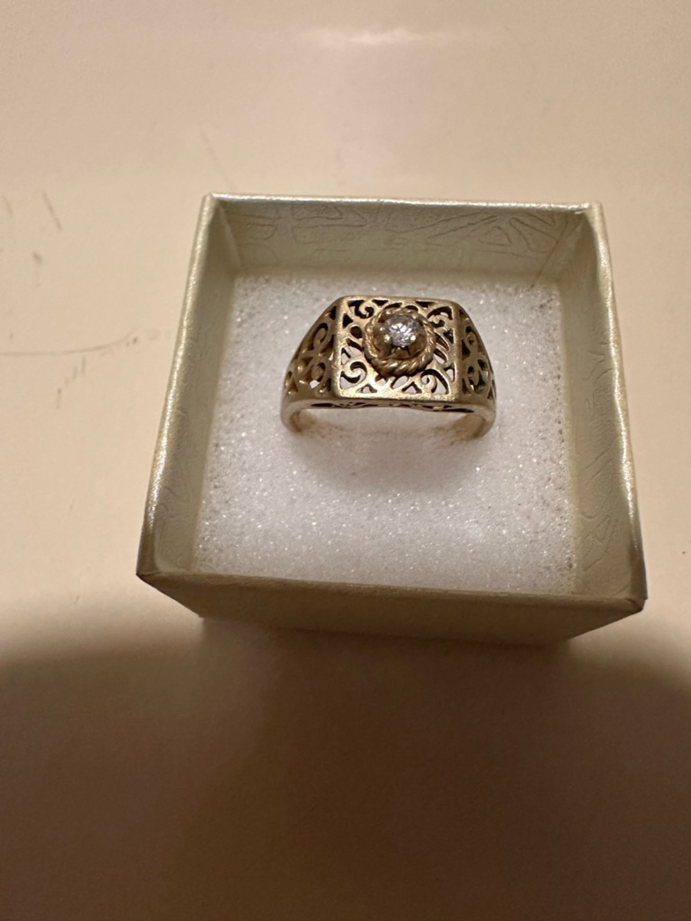 Vintage 14k Gold Filigree Ring with Clear Stone - Elegant Women’s Jewelry - Picture 6 of 7